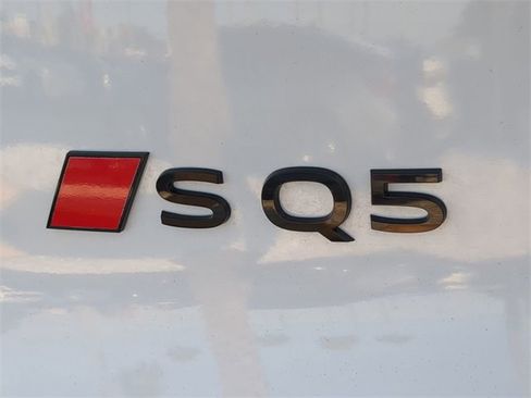Used 2025 Audi SQ5 Prestige w/ Prestige Package image 11