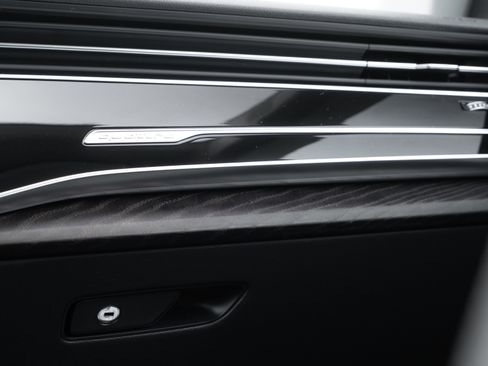 Used 2022 Audi Q8 Premium Plus w/ Premium Plus Package image 15