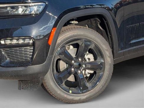 New 2025 Jeep Grand Cherokee Limited w/ Black Appearance Package image 10