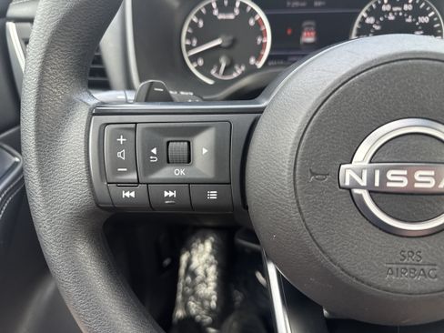 Used 2024 Nissan Rogue SV FWD image 21
