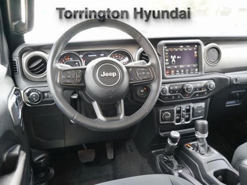 Used 2021 Jeep Gladiator Willys image 17