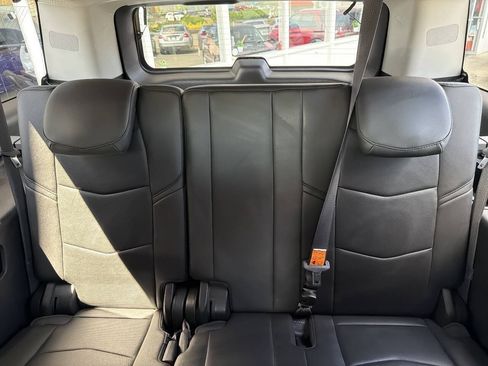 Used 2017 Cadillac Escalade ESV Premium Luxury w/ LPO, Radiant Package AWD/4WD image 26