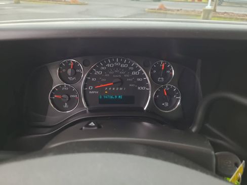 Used 2019 Chevrolet Express 3500 w/ Power Convenience Package image 24