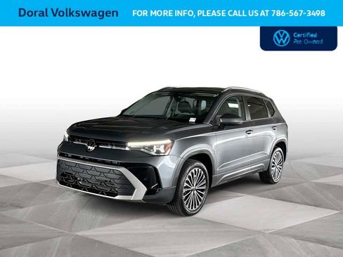 Used 2025 Volkswagen Taos SE FWD image 4