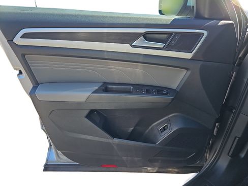 Used 2023 Volkswagen Atlas SE w/ Panoramic Sunroof Package FWD image 22