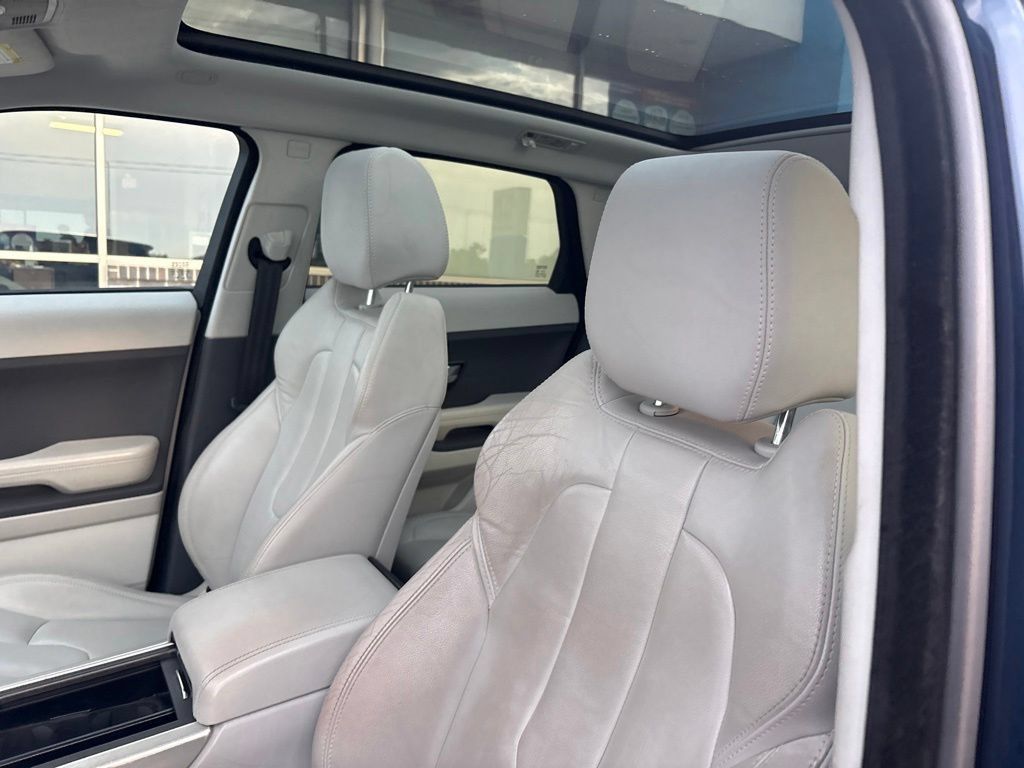 Used 2013 Land Rover Range Rover Evoque Pure Plus AWD/4WD image 11