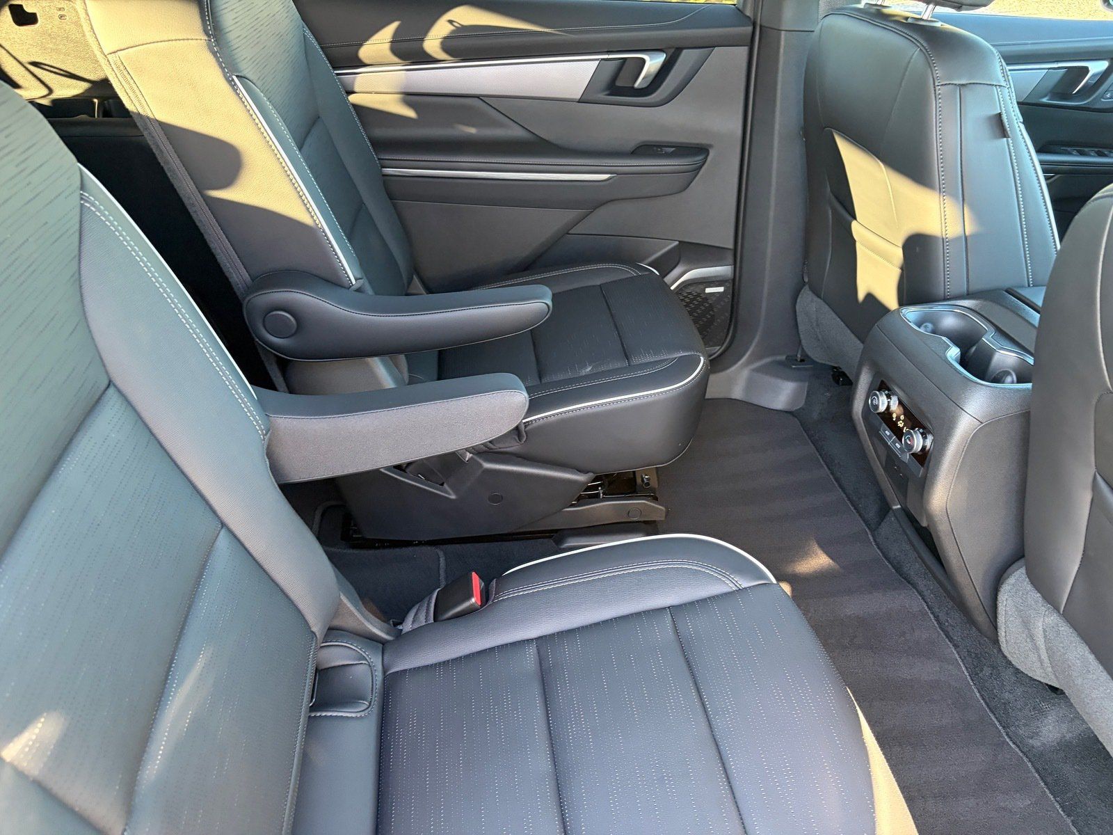 Used 2025 Buick Enclave Sport Touring w/ Power Package FWD image 12