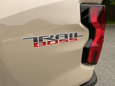 Used 2024 Chevrolet Colorado Trail Boss w/ Advanced Trailering Package AWD/4WD image 9