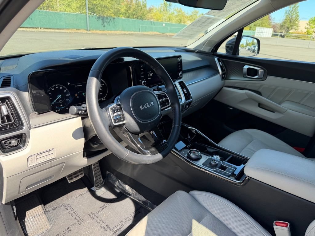 Used 2023 Kia Sorento SX Prestige w/ Panoramic Sunroof Package AWD/4WD image 16