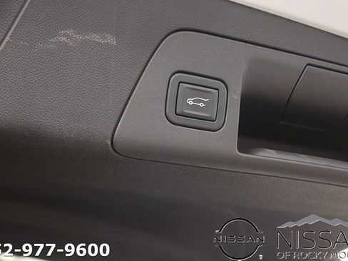 Used 2021 Buick Envision Essence w/ Sport Touring Package image 18