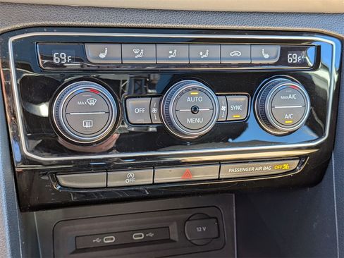 Used 2022 Volkswagen Atlas Cross Sport SE image 24