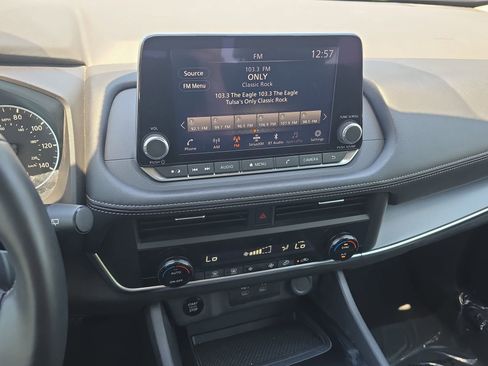 Used 2025 Nissan Rogue SV FWD image 20