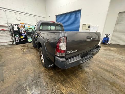 Used 2010 Toyota Tacoma 4x4 Regular Cab image 4