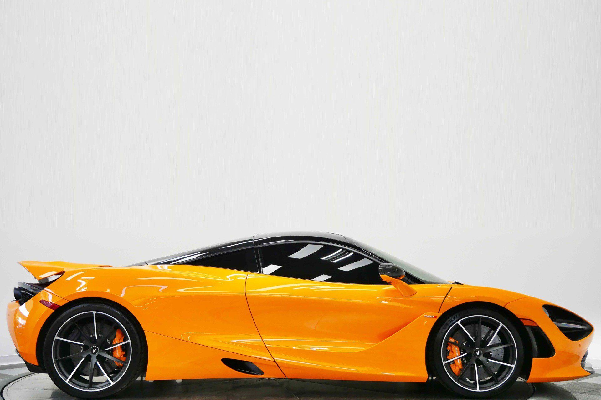 Used 2022 McLaren 720S Performance RWD image 2