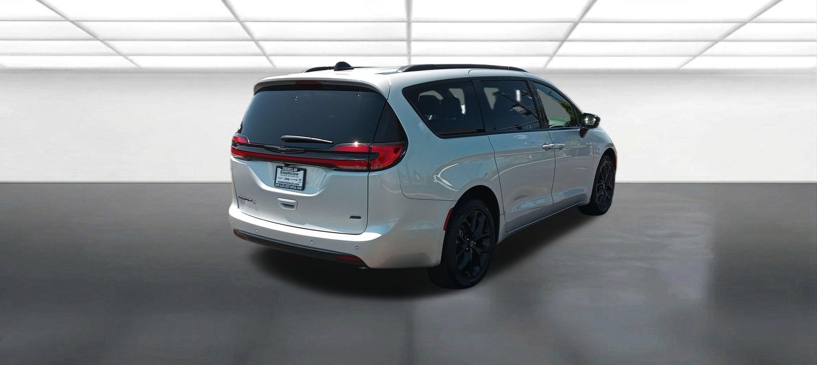 Used 2026 Chrysler Pacifica Select w/ S Appearance Package AWD/4WD image 3