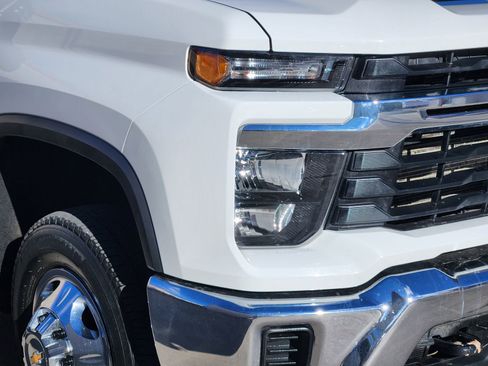 Used 2024 Chevrolet Silverado 3500 LT image 9