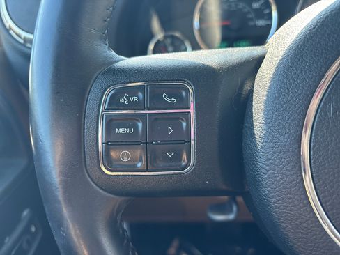 Used 2017 Jeep Wrangler Unlimited Sahara w/ Connectivity Group AWD/4WD image 25
