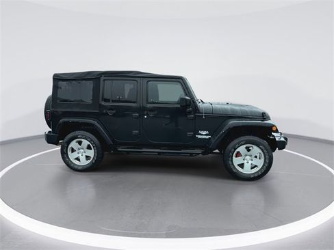Used 2015 Jeep Wrangler Unlimited Sahara image 9