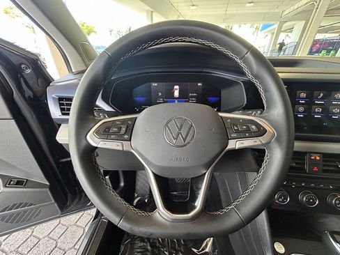 Used 2022 Volkswagen Taos SE FWD image 15
