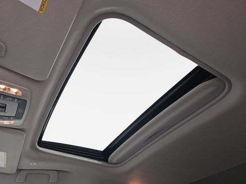 Certified 2026 Toyota Sienna XLE FWD image 27