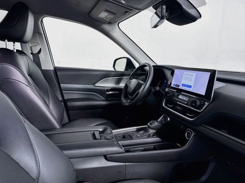 Used 2025 Toyota Grand Highlander FWD image 32