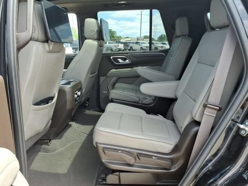 Used 2023 GMC Yukon SLT w/ SLT Premium Package RWD image 18
