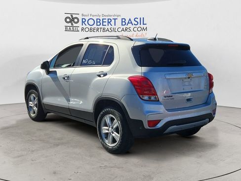 Used 2022 Chevrolet Trax LT w/ LT Convenience Package image 3