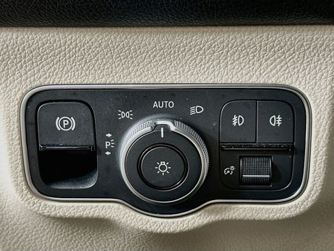 Used 2023 Mercedes-Benz GLB 250 4MATIC image 17