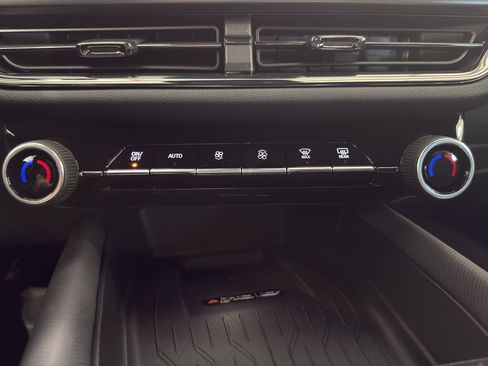 New 2026 Chevrolet Equinox EV RS image 19