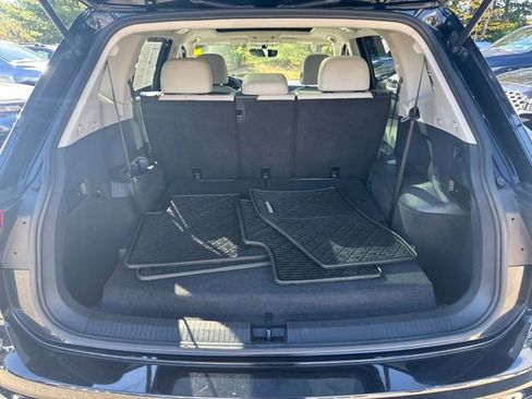 Used 2021 Volkswagen Tiguan SE w/ Panoramic Sunroof Package image 21