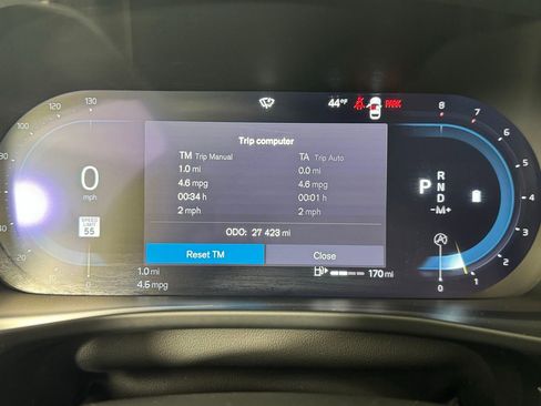 Used 2024 Volvo XC40 B5 Core image 25