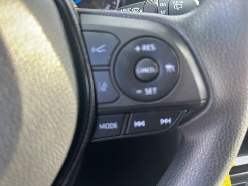 Used 2022 Toyota RAV4 XLE image 9