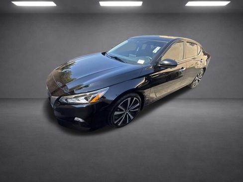 Used 2020 Nissan Altima 2.5 Platinum FWD image 3
