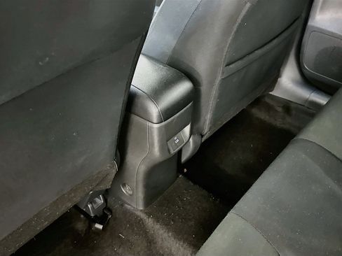 Used 2025 Nissan Versa SV FWD image 27