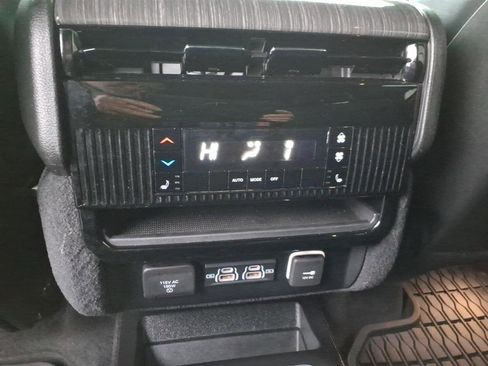 Used 2022 Jeep Wagoneer Series III w/ Premium Group I image 10