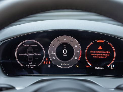 Used 2025 Porsche Panamera image 18