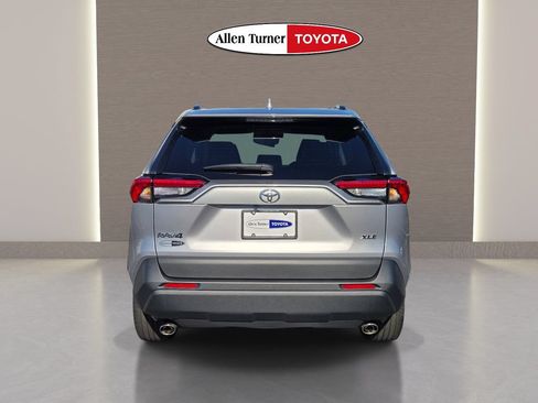 Used 2023 Toyota RAV4 XLE Premium FWD image 7