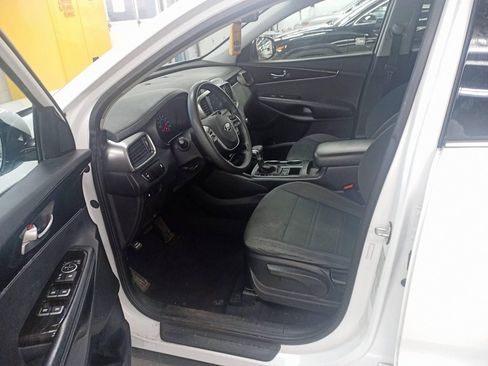 Used 2020 Kia Sorento LX image 12
