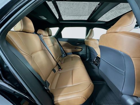 New 2025 Toyota Crown Signia Limited image 29