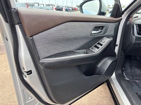 Used 2023 Nissan Rogue SV FWD image 23