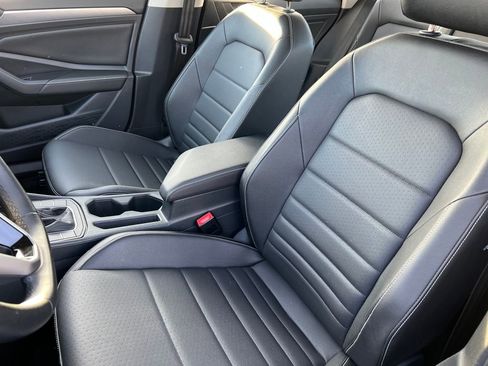 Used 2024 Volkswagen Jetta SE image 10