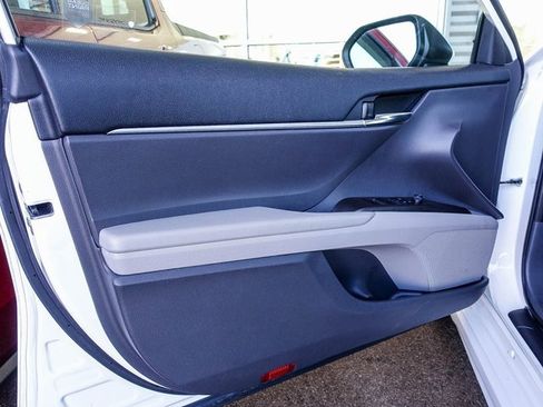 Used 2023 Toyota Camry SE image 11