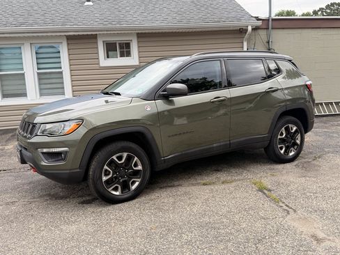 Used 2018 Jeep Compass Trailhawk w/ Leather Interior Group AWD/4WD image 2