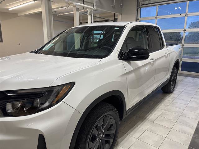 Used 2023 Honda Ridgeline Sport image 2