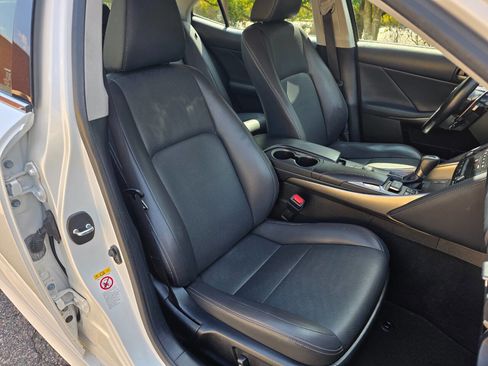 Used 2018 Lexus IS 300 AWD w/ Comfort Package image 37