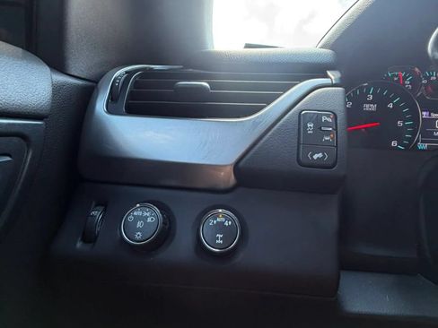 Used 2020 Chevrolet Suburban LT w/ Luxury Package AWD/4WD image 19