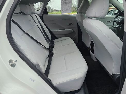 Used 2024 Hyundai Kona SE image 18