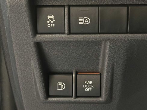 Used 2023 Toyota Sienna XLE FWD image 18