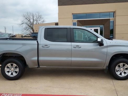 Used 2025 Chevrolet Silverado 1500 LT image 2