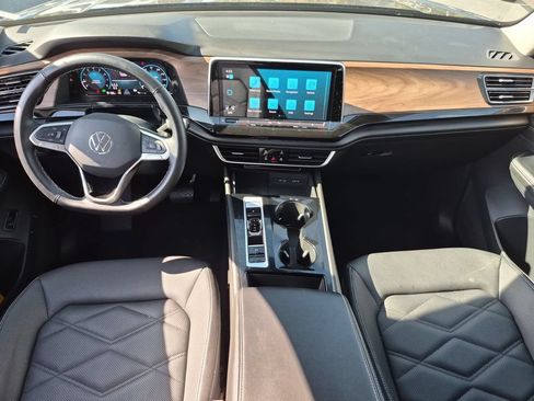 Used 2025 Volkswagen Atlas SE FWD image 26